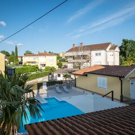 Apartment Serbecic 2 *