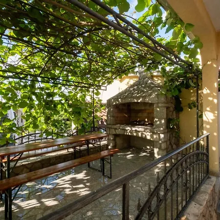 Апартаменты Serbecic 2 *